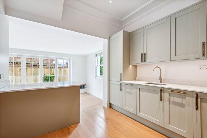 1 Bedroom Flat To Rent In Broomwood Road, SW11