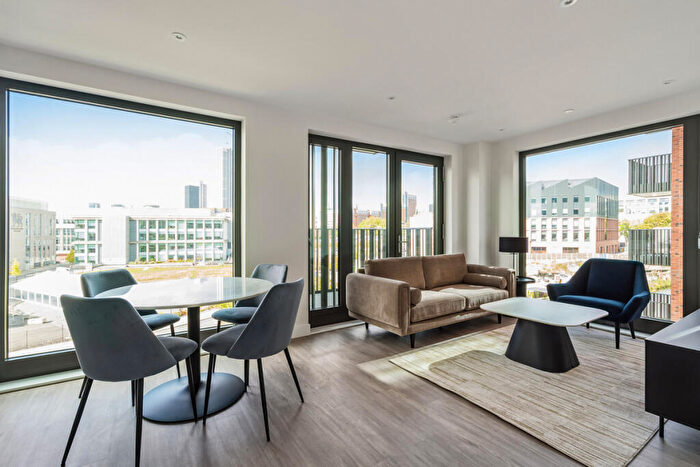 2 Bedroom Apartment To Rent In Ashted Wharf, Glasswater Locks, B4