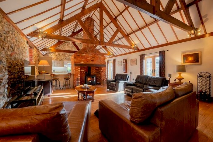 3 Bedroom Barn Conversion For Sale In Coxford, PE31