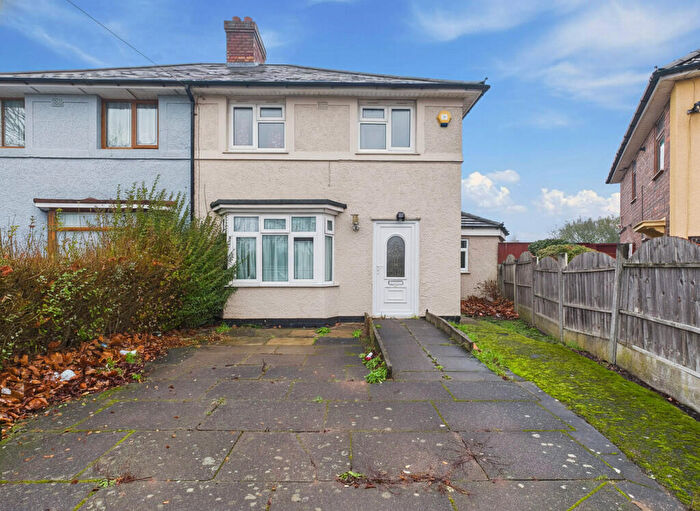 3 Bedroom Semi Detached House For Sale In Hawthorn Road, Kingstanding, B44