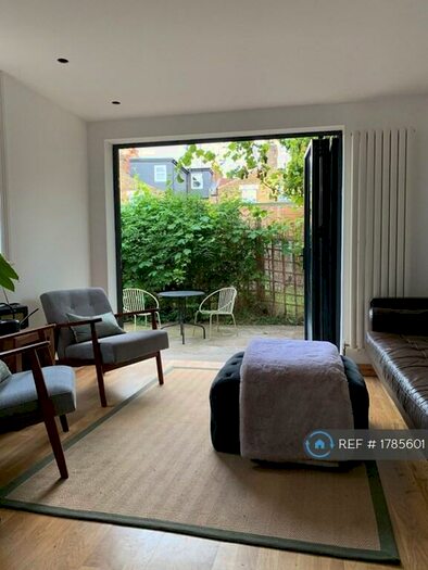 2 Bedroom Flat To Rent In Surrey Road, London, SE15