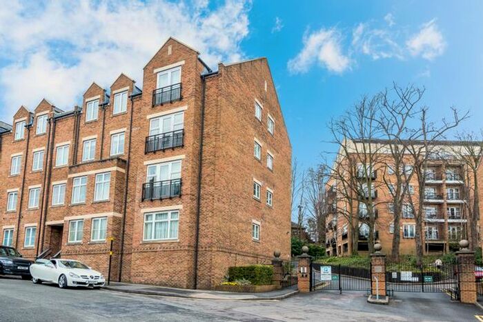 2 Bedroom Flat To Rent In Caversham Place, Sutton Coldfield, B73