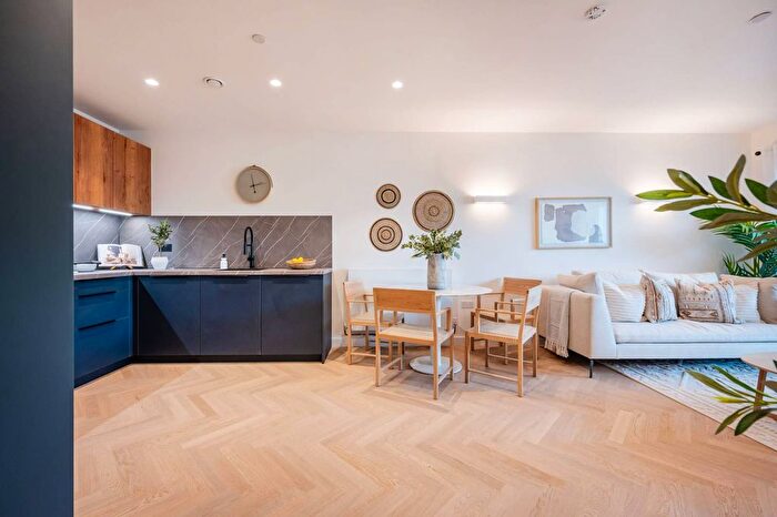 3 Bedroom Flat To Rent In Madeleine Court, North Acton, Acton, W3