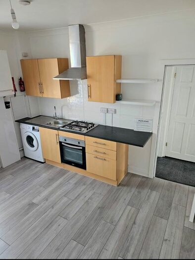 2 Bedroom Flat To Rent In Park Road, Ilford, IG1