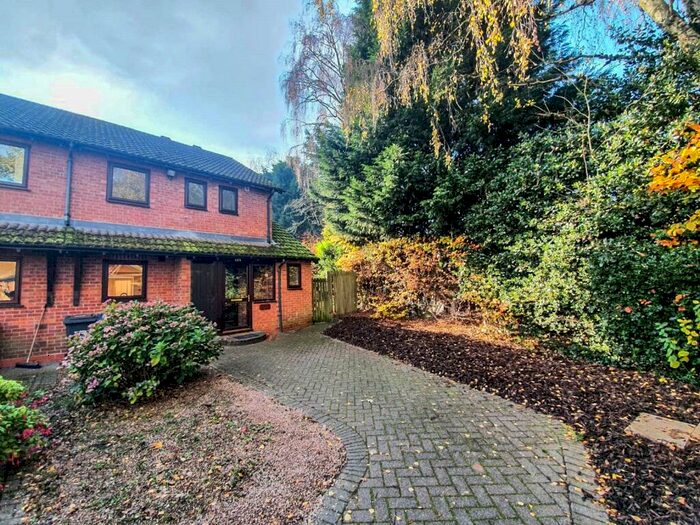 3 Bedroom Semi-Detached House To Rent In Oak Farm Road, Birmingham, West Midlands, B30