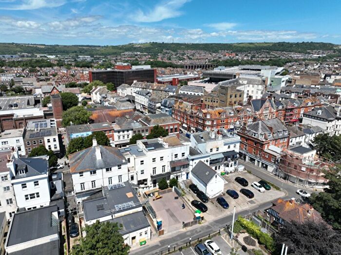 2 Bedroom Flat For Sale In Pleydell Gardens, Folkestone, Kent, CT20