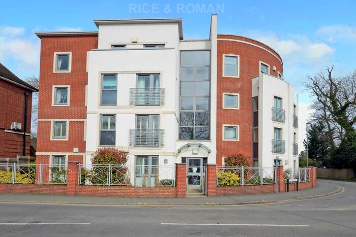 2 Bedroom Flat For Sale In Dial Stone Court, Weybridge, KT13