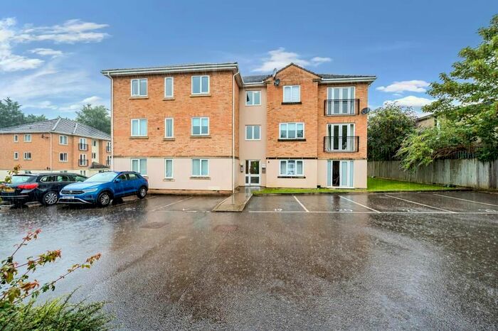 2 Bedroom Flat To Rent In Tarn Howes Close, Thatcham, RG19