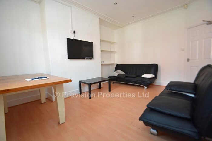 6 Bedroom Terraced House To Rent In Welton Mount, Hyde Park, Leeds, LS6