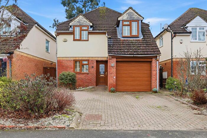 4 Bedroom Detached House For Sale In Albert Drive, Basildon, Essex, SS15