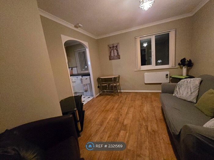 1 Bedroom Flat To Rent In Chantrell Court, Leeds, LS2