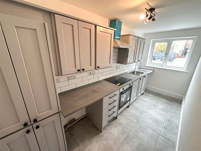 2 Bedroom Flat To Rent In Elmfield Lodge, Welbeck Road, DN4
