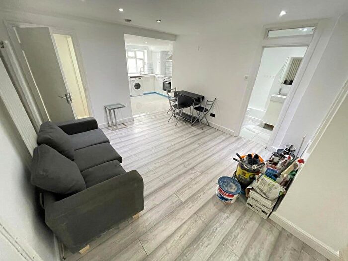 3 Bedroom Flat To Rent In Blackstock Road, Finsbury Park, N4