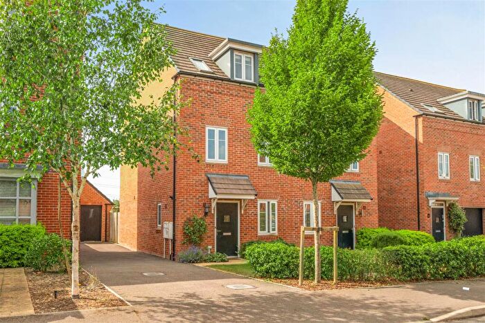 3 Bedroom Semi-Detached House For Sale In Ifould Crescent, Wokingham, Berkshire, RG40