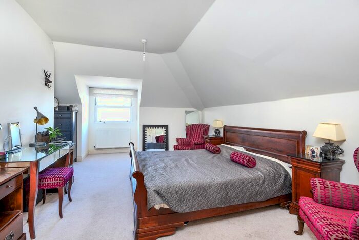 3 Bedroom Flat To Rent In Sydney Road, Haywards Heath, RH16