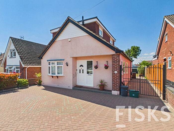 3 Bedroom Detached House For Sale In Felstead Road, Benfleet, SS7