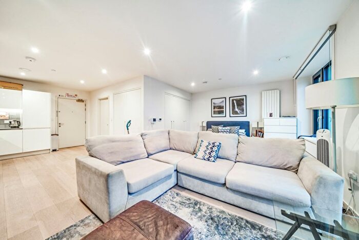 1 Bedroom Flat For Sale In Royal Crest Avenue, London, E16