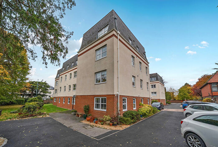 2 Bedroom Apartment For Sale In Moorend Park Road, Cheltenham, Gloucestershire, GL53