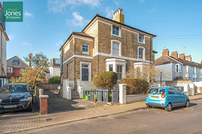 1 Bedroom Property To Rent In Grafton Road, Worthing, West Sussex, BN11