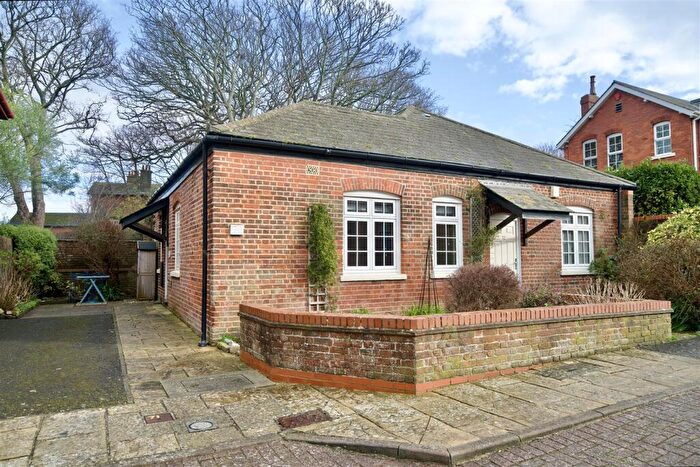 1 Bedroom Bungalow For Sale In Wellington Court, Weymouth, DT4