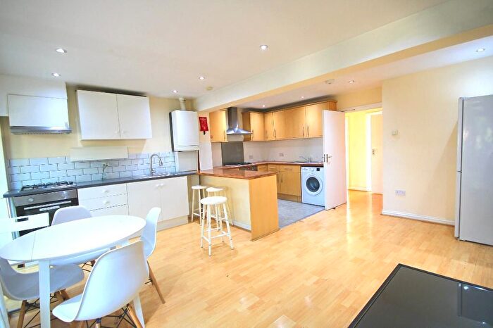 6 Bedroom Property To Rent In Fernbank Avenue, Wembley, Middlesex, HA0