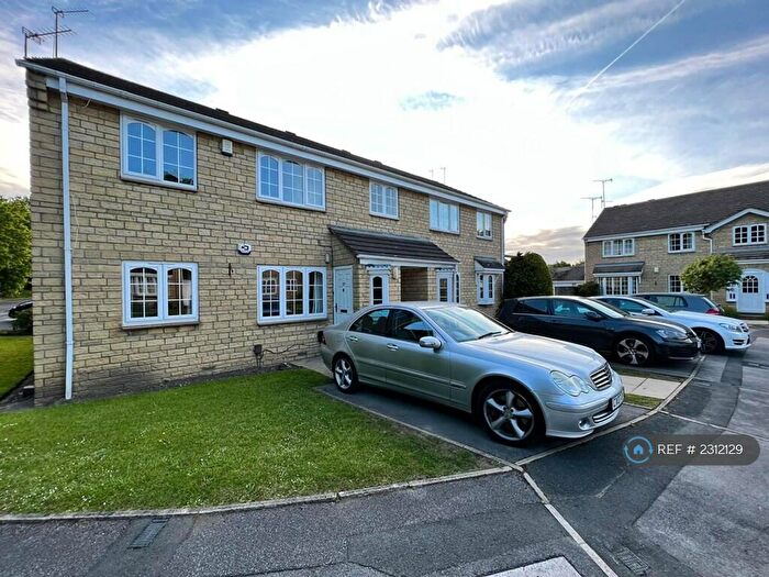 2 Bedroom Flat To Rent In Alwoodley, Leeds, LS17