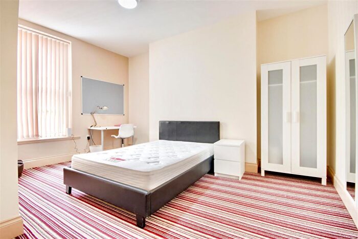 Studio To Rent In Osborne Road, Southsea, PO5