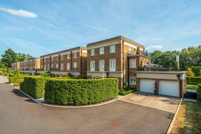 5 Bedroom Detached House To Rent In Willoughby Lane Bromley, BR1