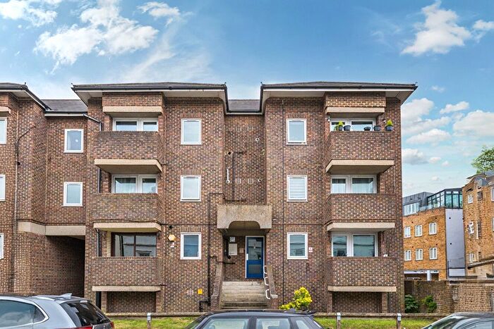 2 Bedroom Flat For Sale In Tudor Road, Crystal Palace, London, SE19