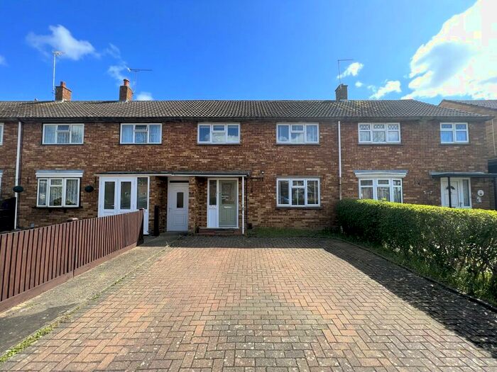 3 Bedroom Terraced House To Rent In Oldfield Road, London Colney, AL2