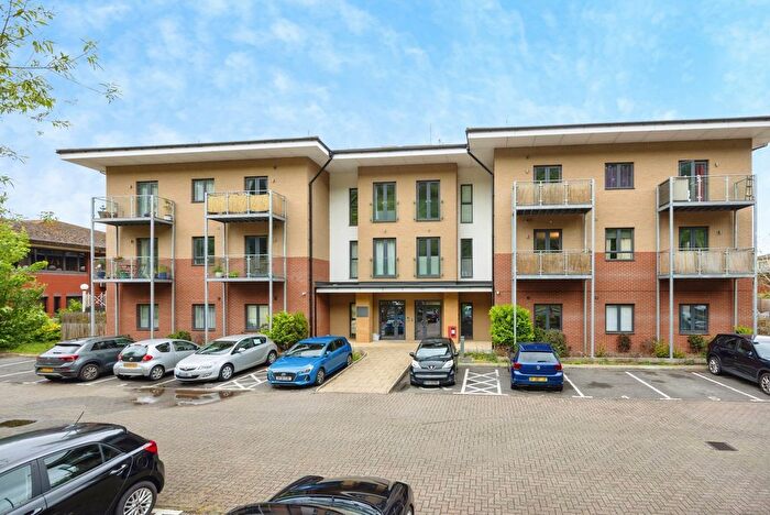 1 Bedroom Flat For Sale In Weyside Park, Catteshall Lane, Godalming, Surrey, GU7