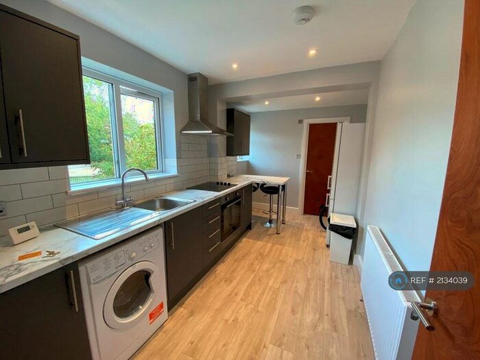 3 Bedroom Flat To Rent In Greenstead Road, Colchester, CO1