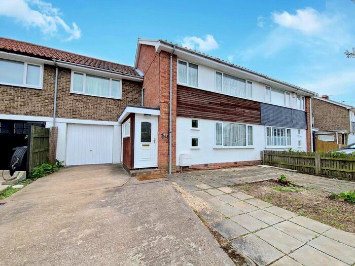 4 Bedroom Terraced House To Rent In Bramley Garth, York, North Yorkshire, YO31