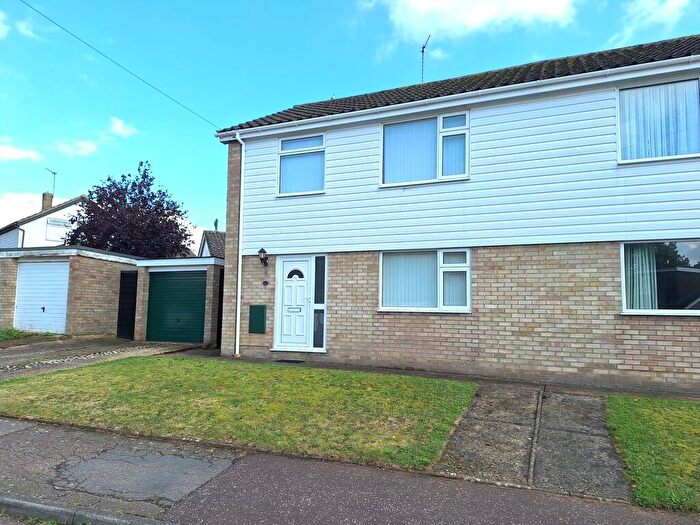 3 Bedroom Semi-Detached House For Sale In Links Way, Thurlton, NR14