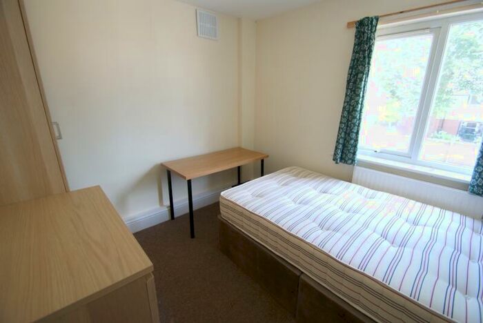 4 Bedroom Semi-Detached House To Rent In The Turnways, Headingley, Leeds, LS6