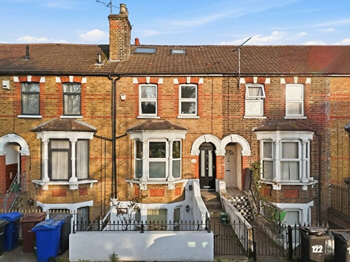 1 Bedroom Ground Maisonette For Sale In Bridge Road, Grays, RM17