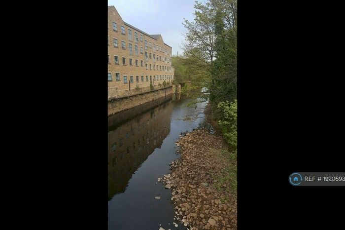 2 Bedroom Flat To Rent In Kingfisher Chase, Sowerby Bridge, HX6