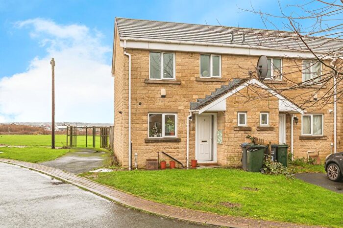 3 Bedroom End Of Terrace House For Sale In Gilynda Close, Bradford, BD8
