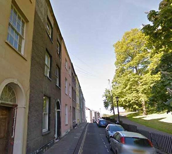 3 Bedroom Apartment To Rent In Top Floor Maisonette Queens Parade, BS1