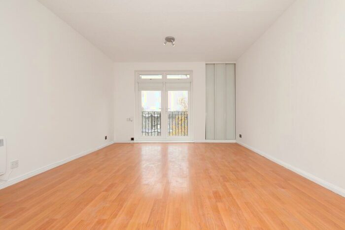 2 Bedroom Flat To Rent In Reachview Close, Camden, NW1