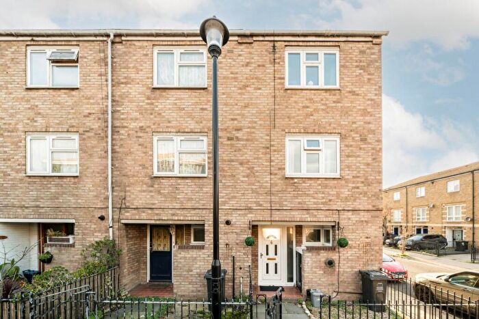 3 Bedroom Terraced House To Rent In Daubeney Road, Hackney, London, E5