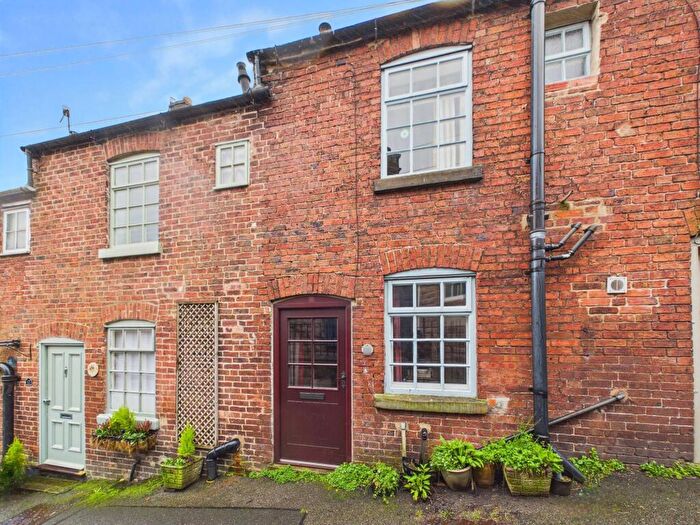 2 Bedroom Cottage For Sale In Chapel Lane, Wirksworth, DE4