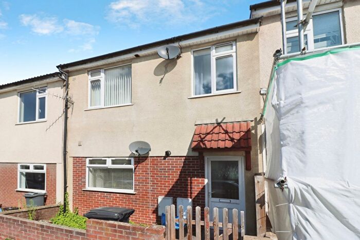 2 Bedroom Flat For Sale In Whitehall Road, Bristol, BS5