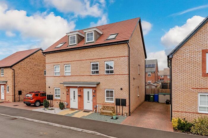 3 Bedroom Semi Detached House For Sale In Brockhall Crescent, Barton Seagrave, NN15