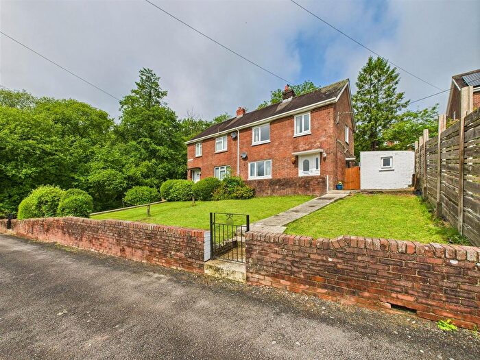 3 Bedroom Semi-Detached House For Sale In Ffordd Aneurin, Pontyberem, Llanelli, SA15