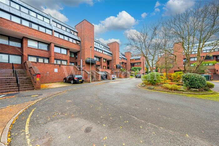1 Bedroom Flat To Rent In Britten Close, London, NW11