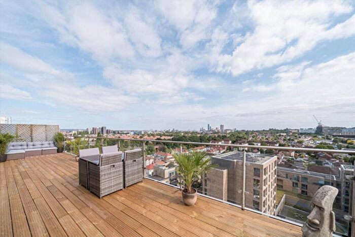 2 Bedroom Flat For Sale In Hatton Road, Ealing, HA0