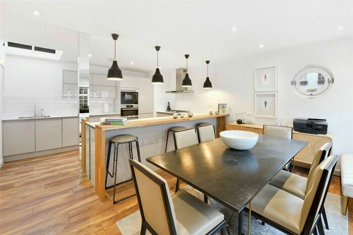 4 Bedroom Property To Rent In Pont Street Mews, London, SW1X