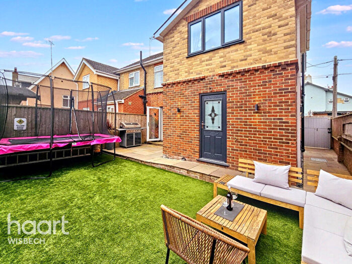 3 Bedroom Semi-Detached House For Sale In Gaultree Square, Emneth, PE14