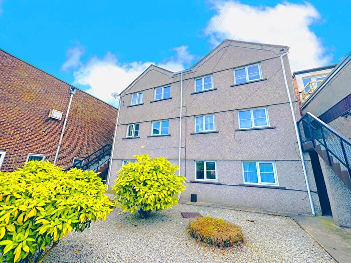 1 Bedroom Flat To Rent In New Road, Skewen, Neath, SA10